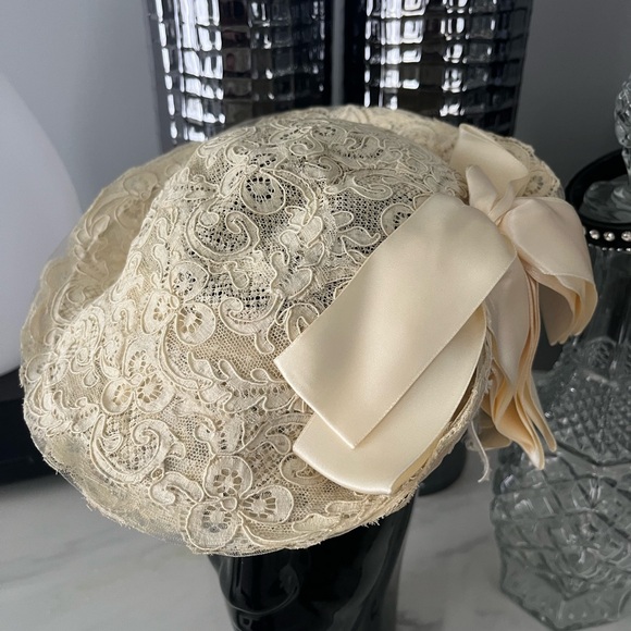 Rare museum quality 1930s bridal hat Chantilly lace and ribbons cream - Picture 13 of 15